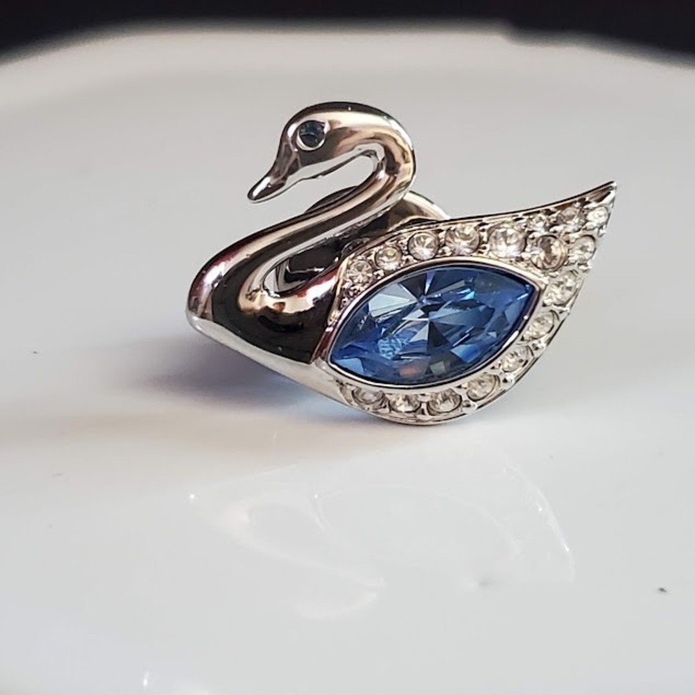 SWAROVSKI SCS 2003 Swan Tac Pin Blue Crystal Clear Pave Rhodium Event Gift